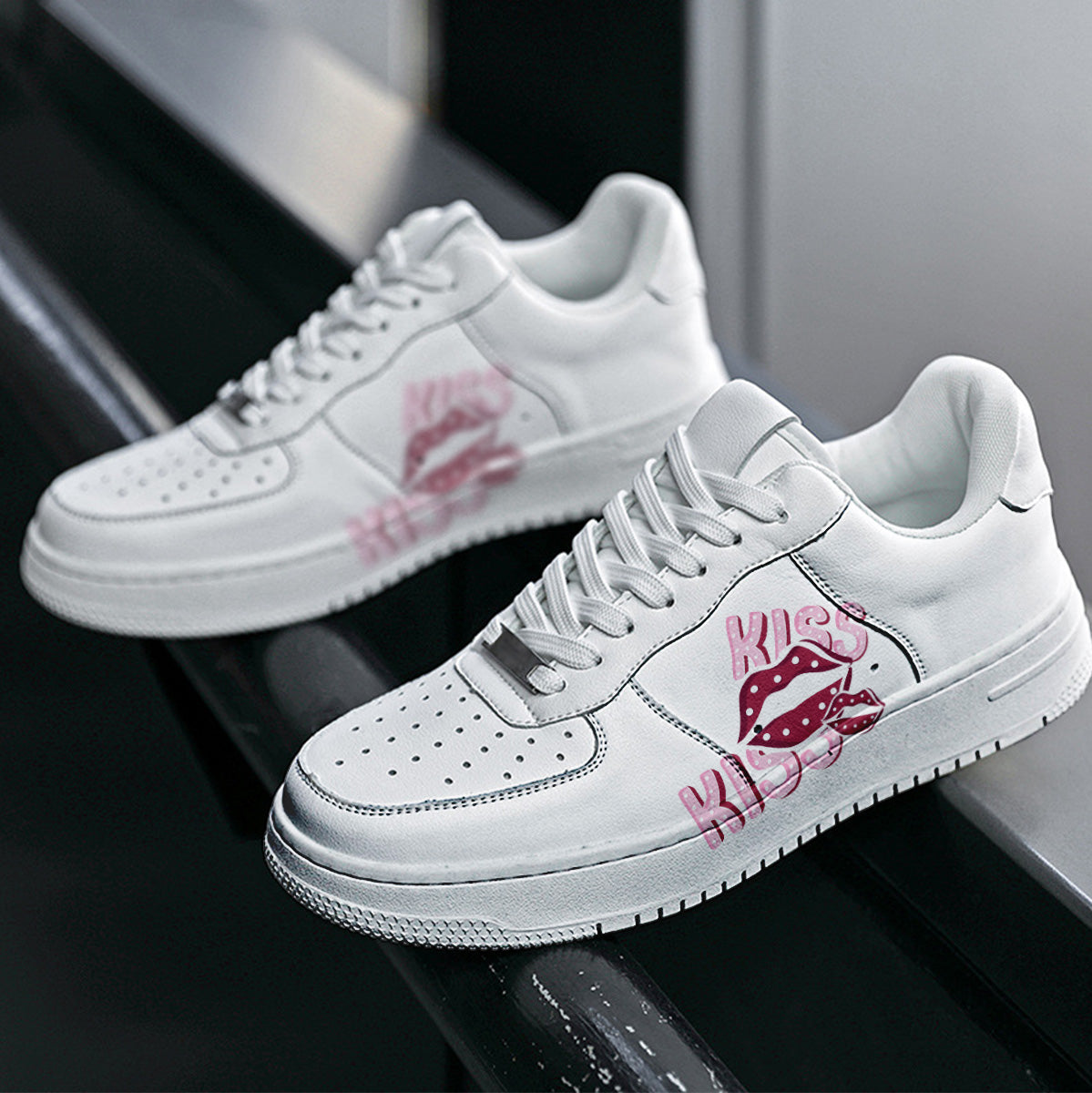 Lip Sneaker